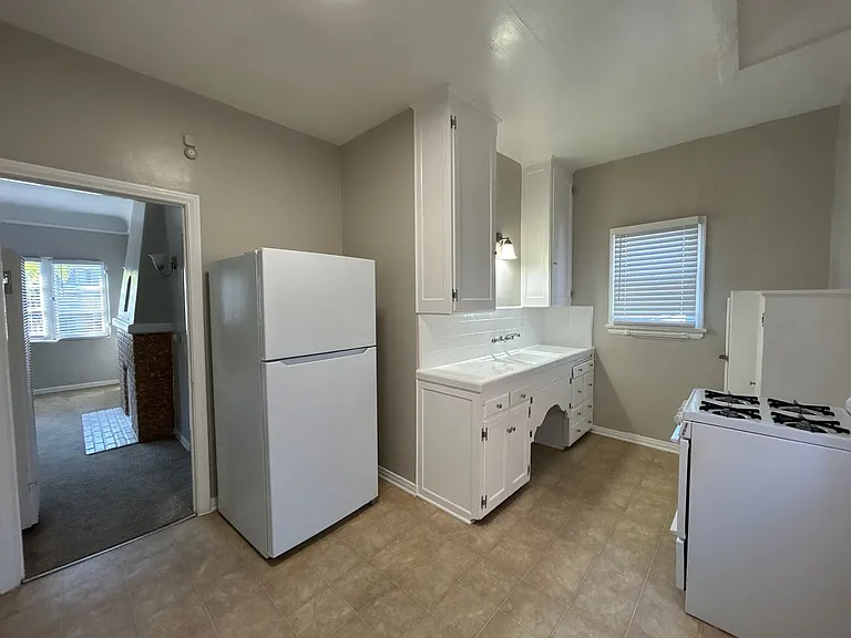 2217 E Bermuda St #212 — Photo 7