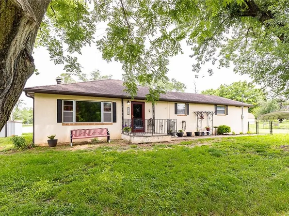 3722 Robinson Pike Rd, Grandview, MO 64030