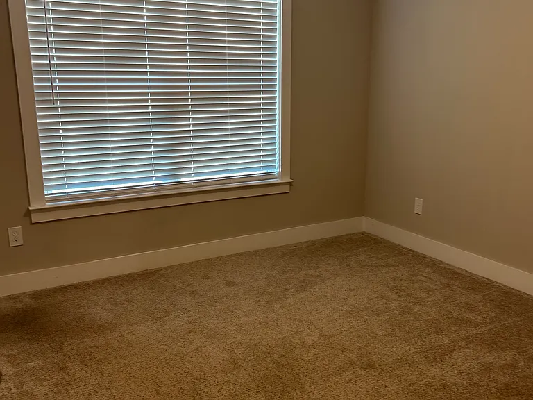 110 Sanders Dr — Photo 8