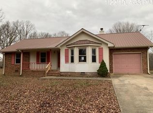 5 Woodland Dr, Tennessee Ridge, TN 37178