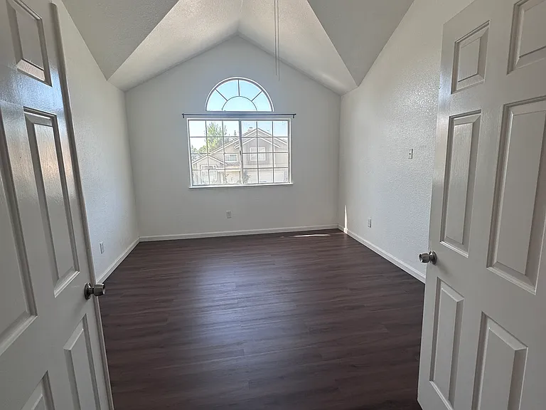 480 Gonzalez St — Photo 14