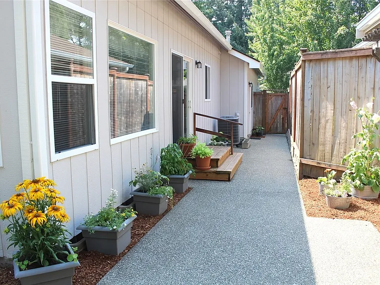 5216 Ivy Hill Ln SE — Photo 7