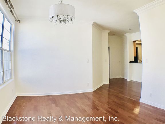 5th image of 930 N Doheny Dr APT 309