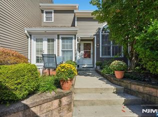 189 Grandview Ln, Mahwah, NJ 07430