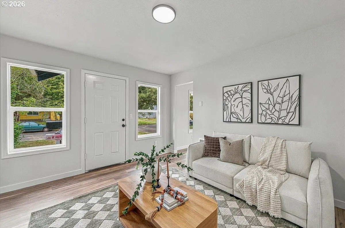 3 bed, 816 sqft, $1,700 — Photo 3