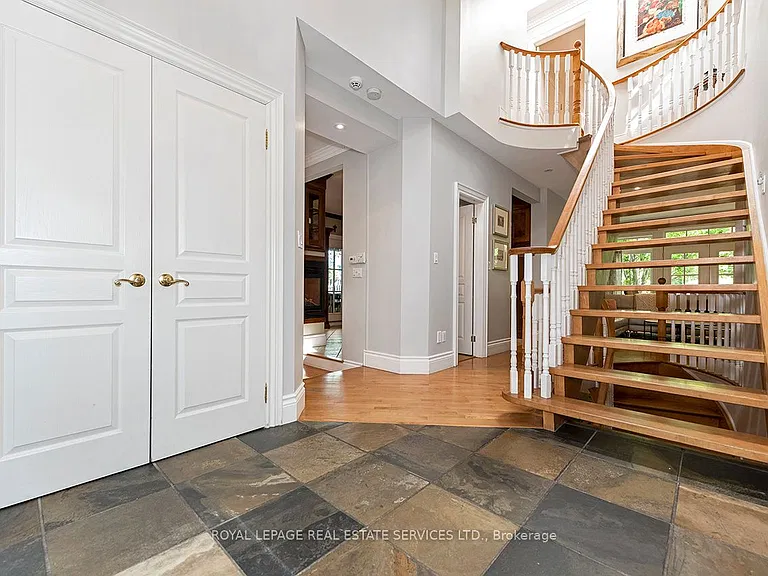 52 Herne Hl — Photo 3