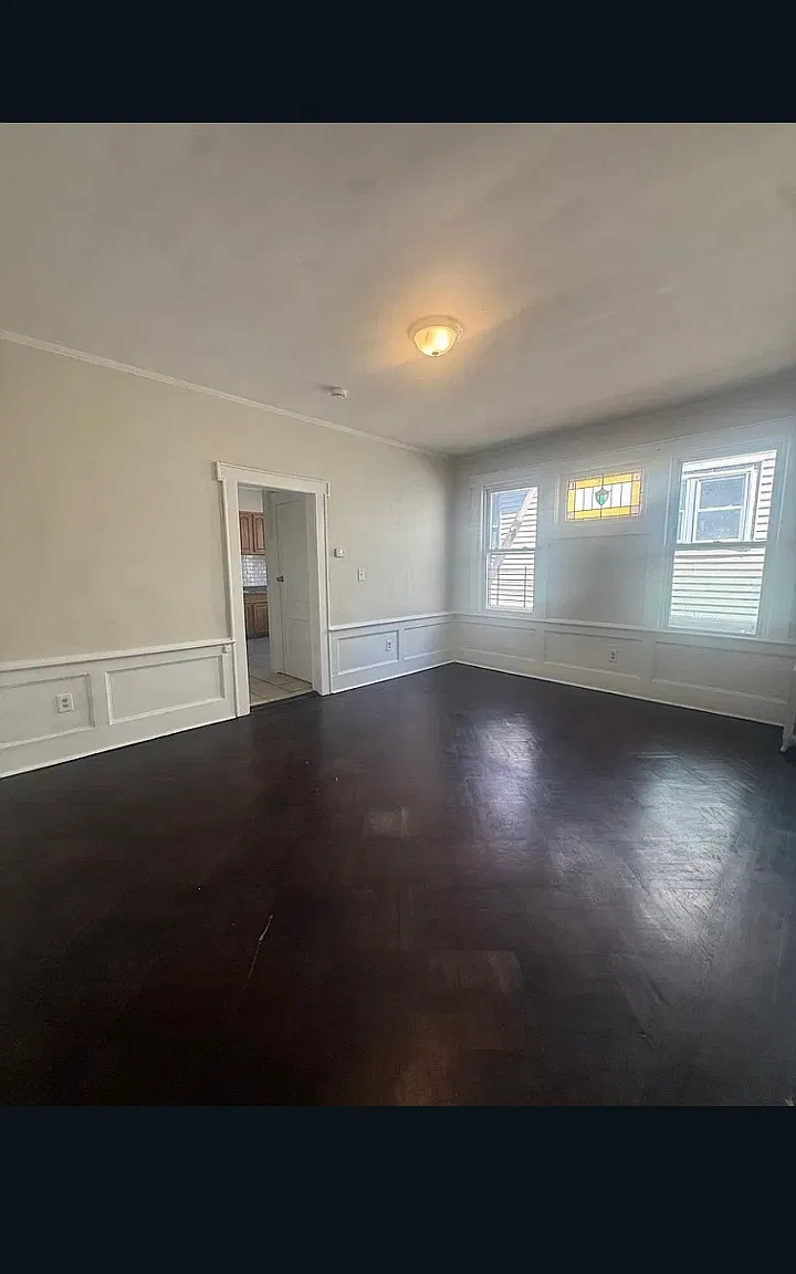 81 Montgomery Ave — Photo 3
