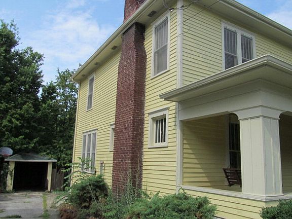 3rd image of 426 Oak St
