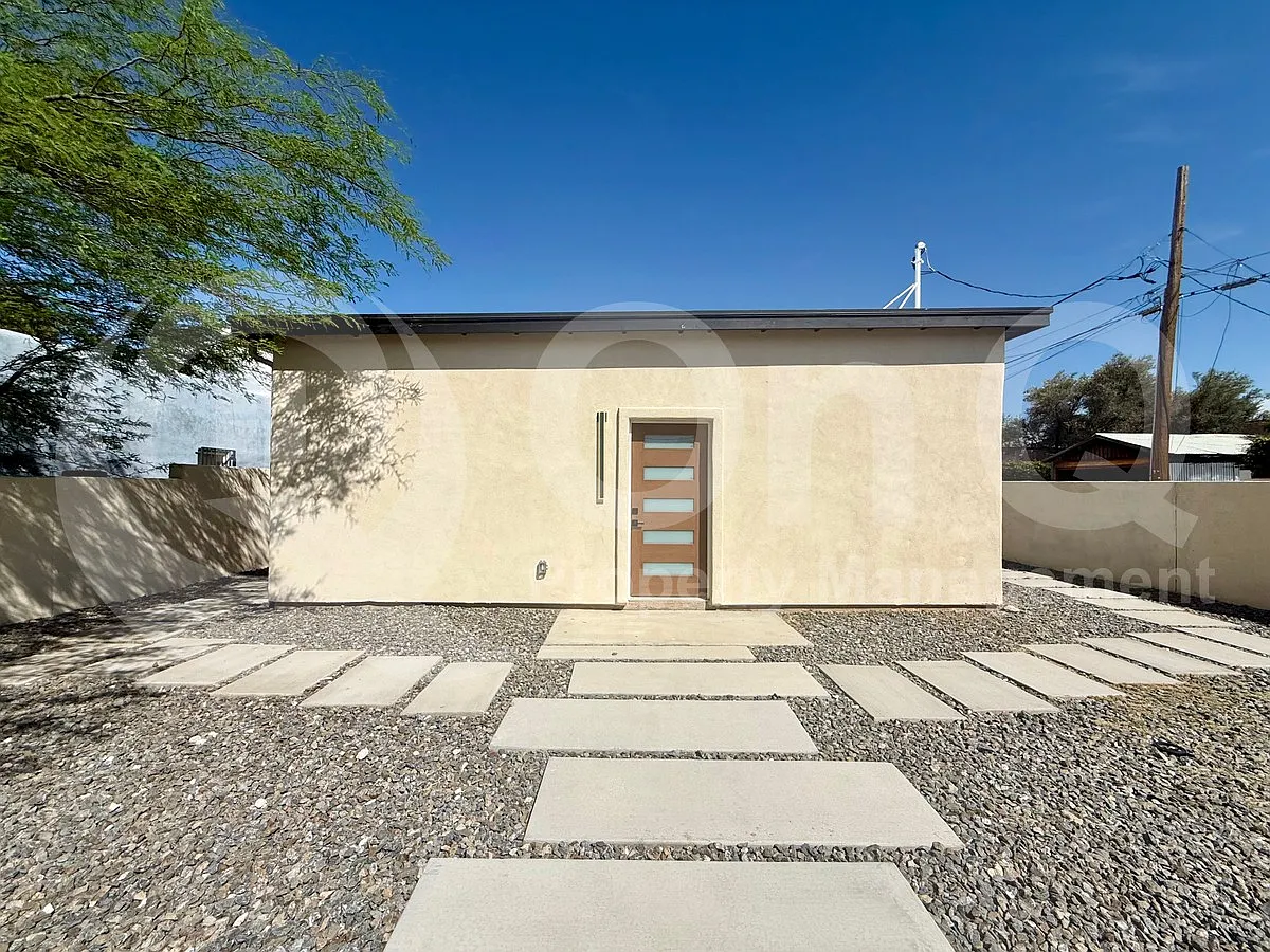 5 bed, 5.5 bath, 2800 sqft, $3,899 — Photo 4