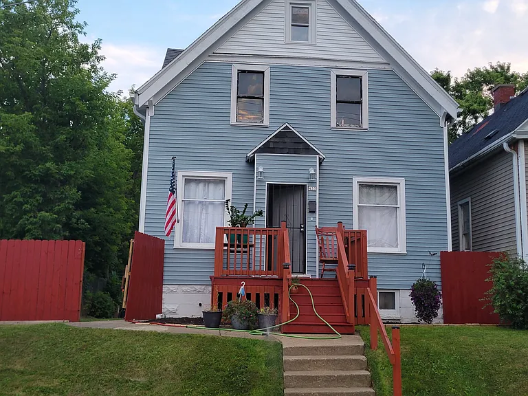 435A W Auer Ave — Photo 1