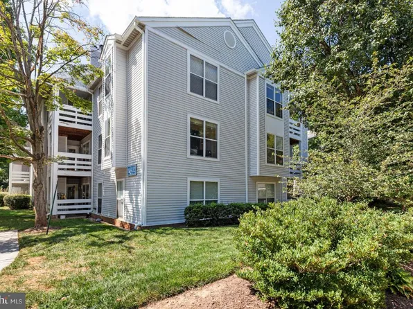 10302 Appalachian Cir APT 201, Oakton, VA 22124