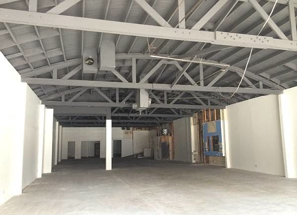 2nd image of 835 N Broadway