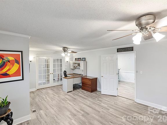 5th image of 2524 Griffith Rd