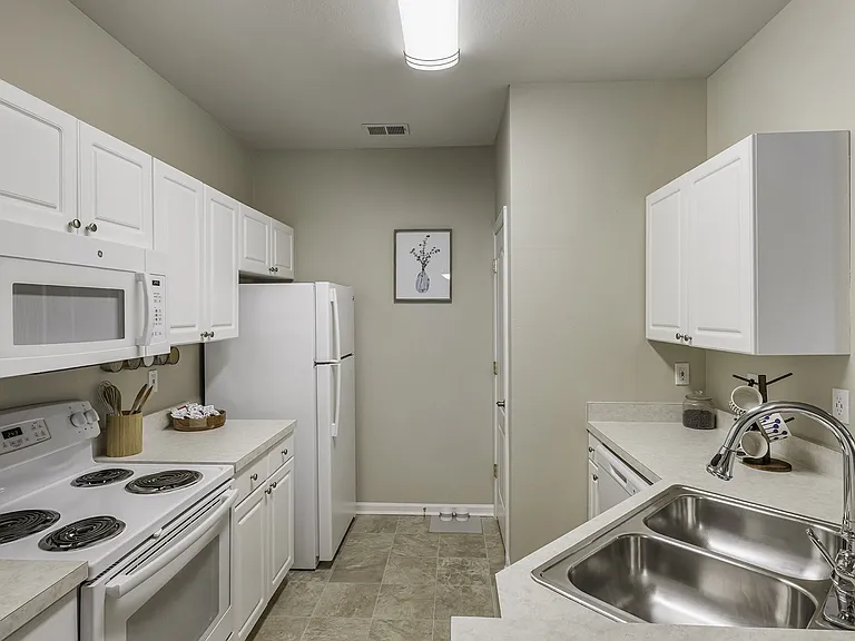 Lantern Woods Apartments — Photo 17