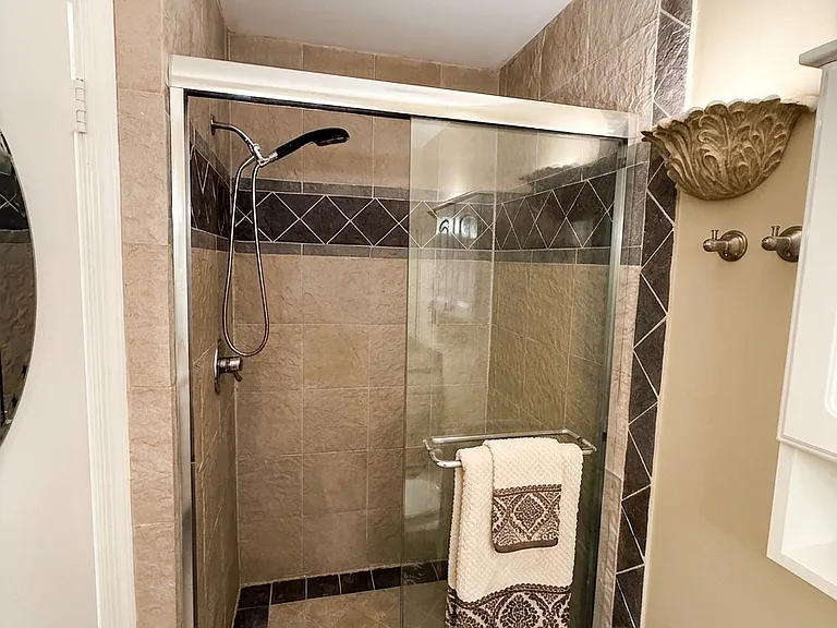 6800 Dina Leigh Ct — Photo 15