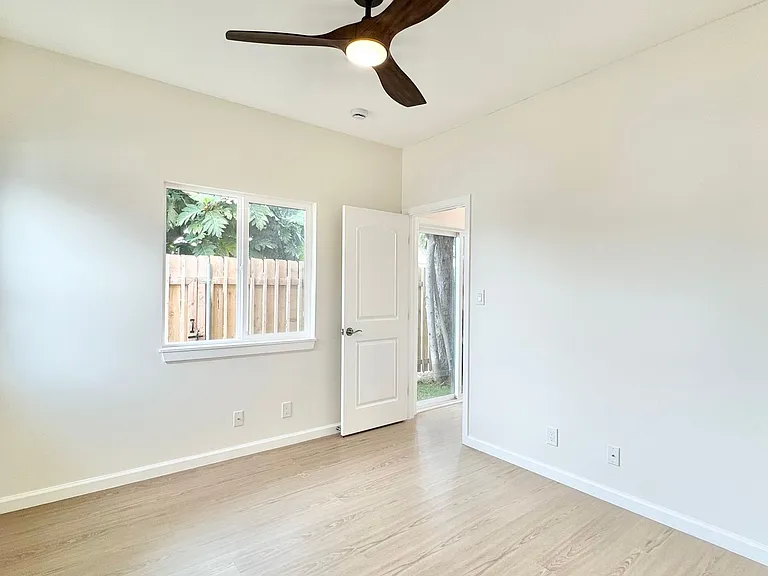 421 Olomana St #A — Photo 9