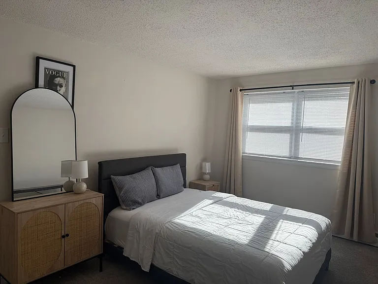 Colonial Point Apartments — Photo 40