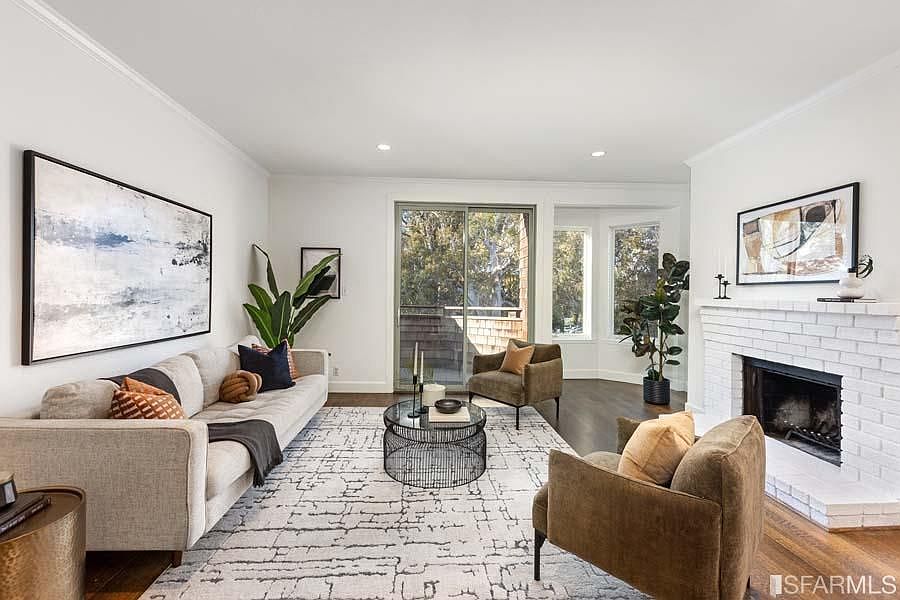 1st image of 1685 Oak St #301-L