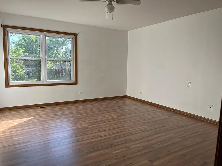 128 Ainslie Dr — Photo 12