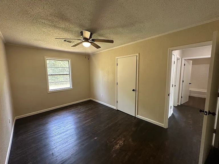 1004 N Erie Ave — Photo 14