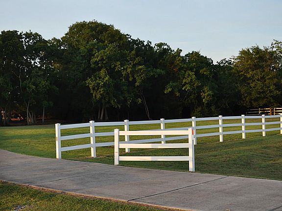 2nd image of 4927 Texana