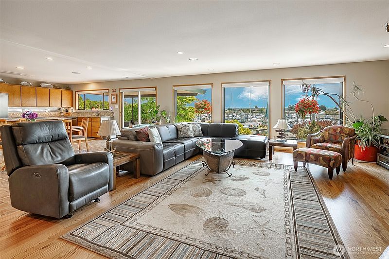 5th image of 5575 Coquitlam Drive