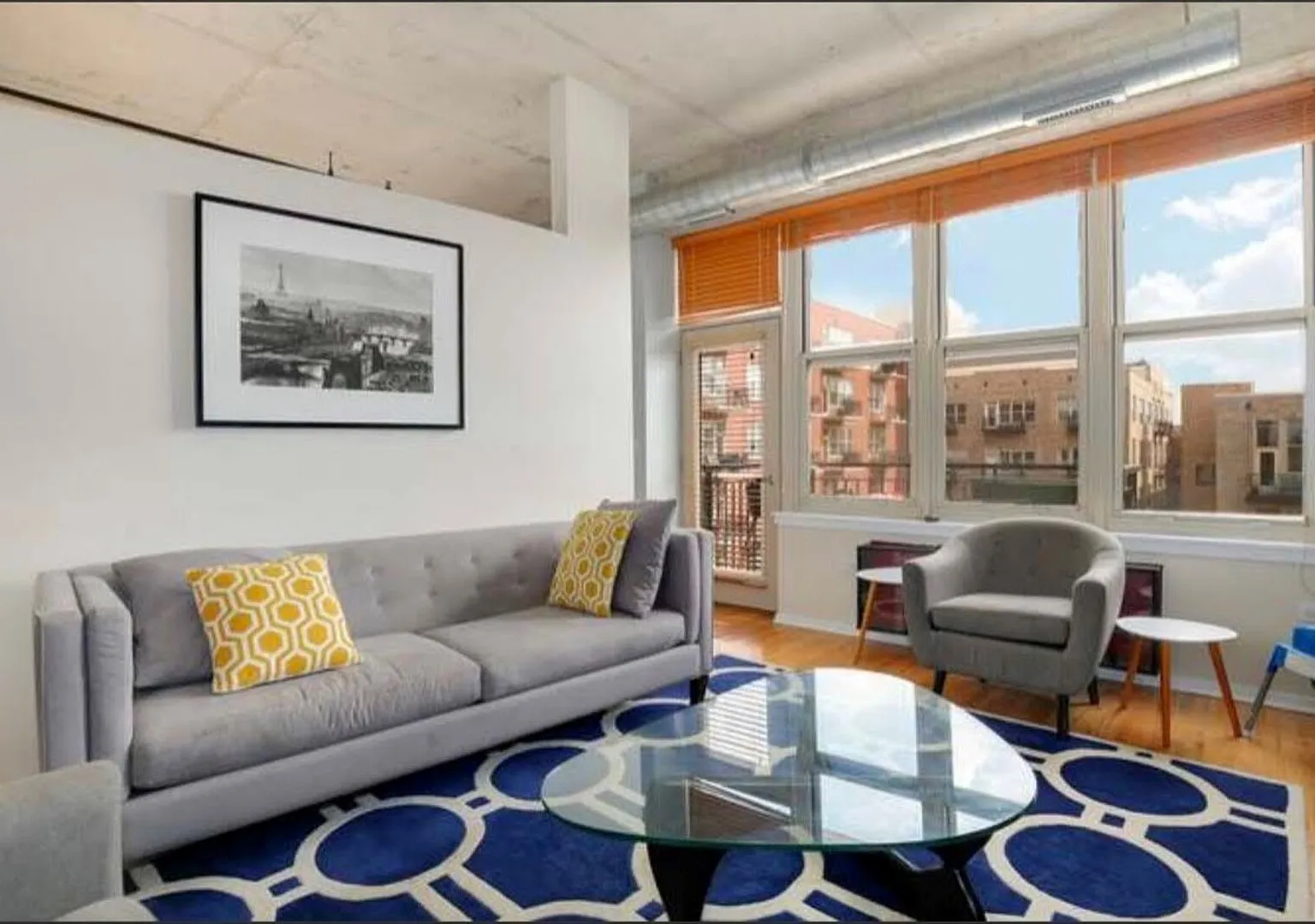 Urban Loft in walking distance to Rush medical, UIC and Cook County — Photo 1