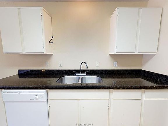 5th image of 701C Balcones Dr #39