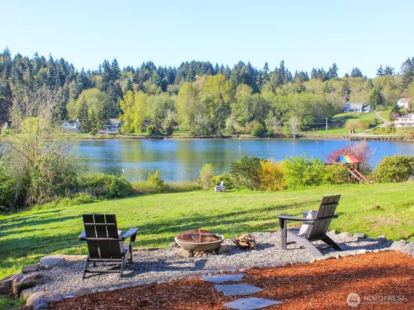 202 Gowen Place NW, Bainbridge Island, WA 98110