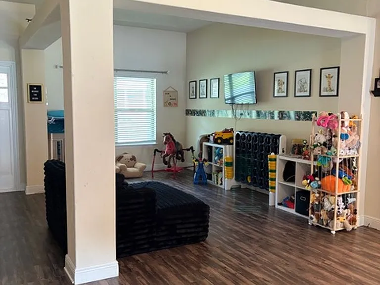 6023 Trestle St — Photo 3