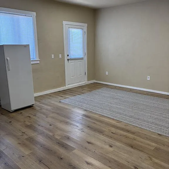 4268 Barbara Way NE — Photo 1