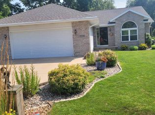 665 Grant Ave, Omro, WI 54963