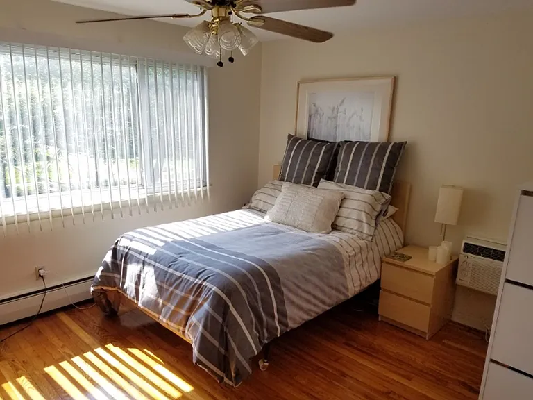 550 Whitney Ave #15 — Photo 11