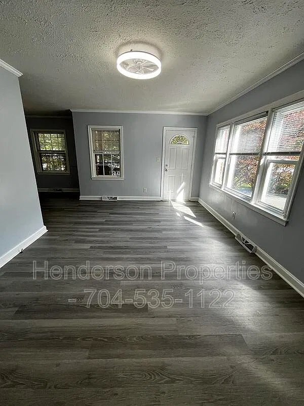 2 bed, 1.0 bath, 1089 sqft, $1,550 — Photo 2