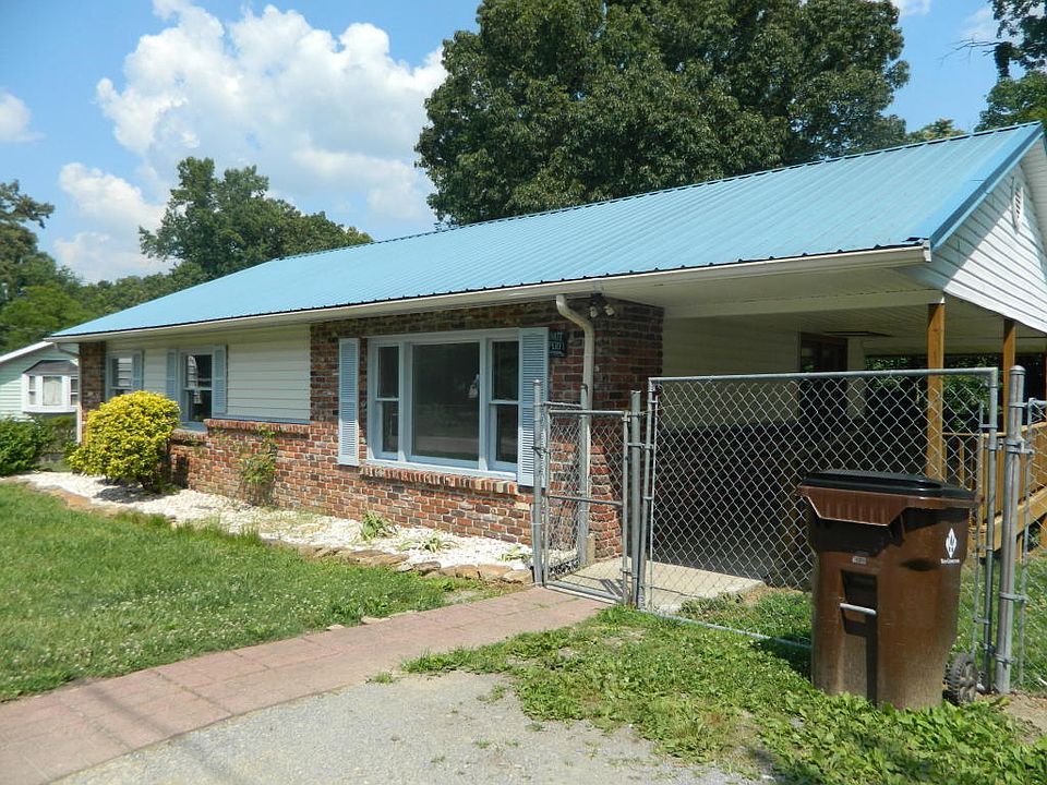 2nd image of 203 Jonathan Pl