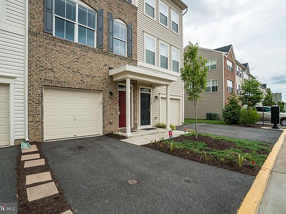 3rd image of 115 Woodstream Cir