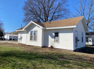 12 Railroad Ave, Charleston, IL 61920