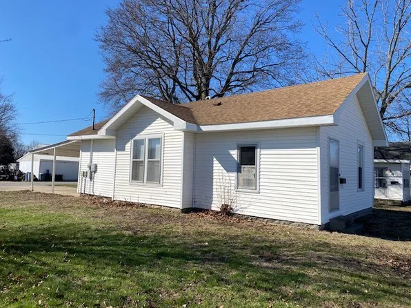 12 Railroad Ave, Charleston, IL 61920