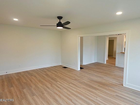 5th image of 3402 Lansing Ave