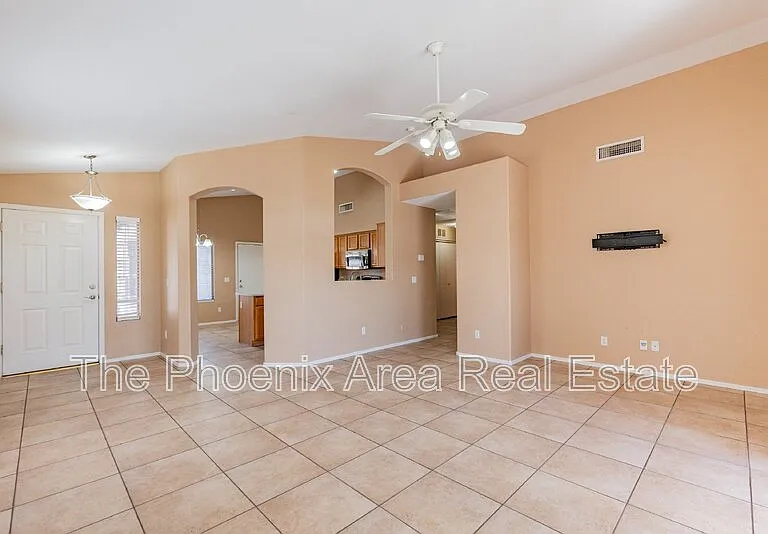 1261 N Balboa Dr — Photo 30