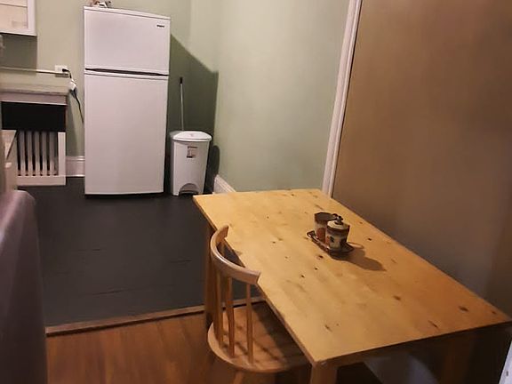 3rd image of 215 Kent St #4