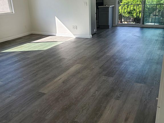 Spacious Living Room Attached to Dining area