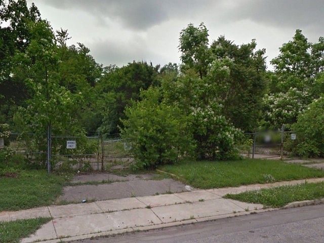 2nd image of 3233 Sutherland Ave