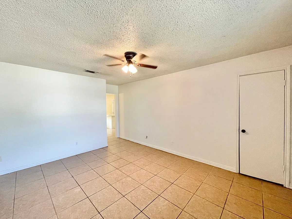 Building Photo - 704 N 19th St
