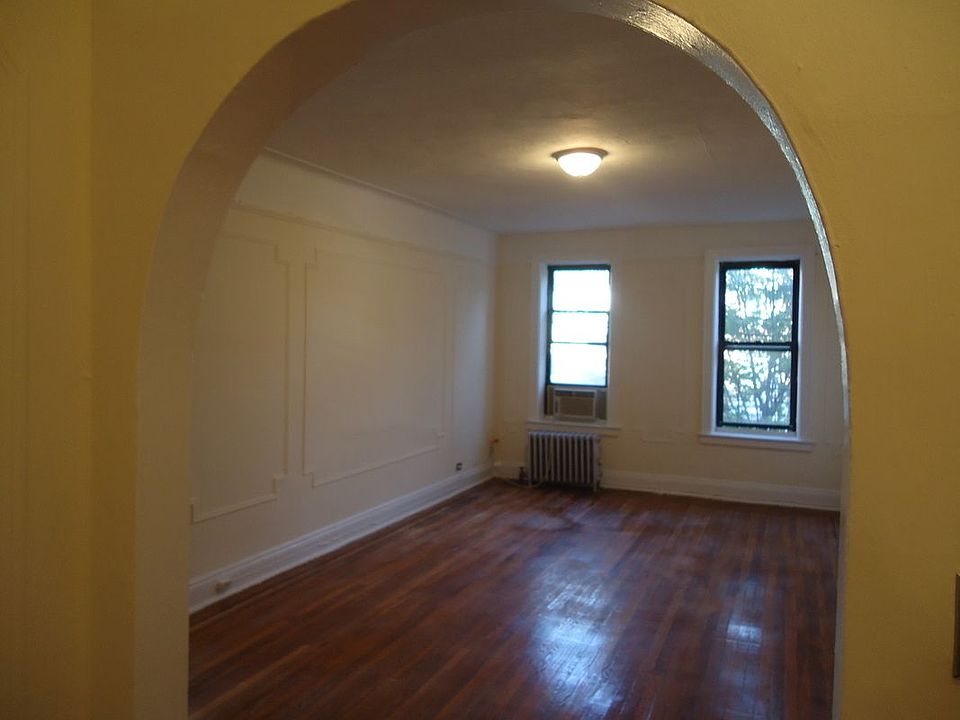 1st image of 32-16 Crescent St #A3k
