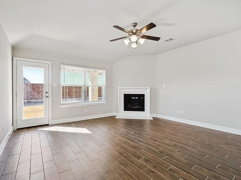 405 Portina Dr — Photo 25
