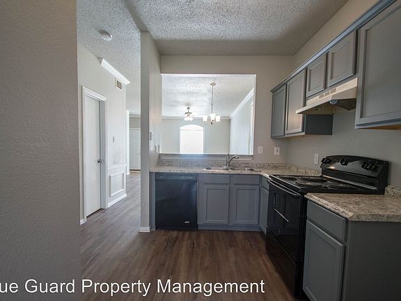 5th image of 2120 We Roberts St