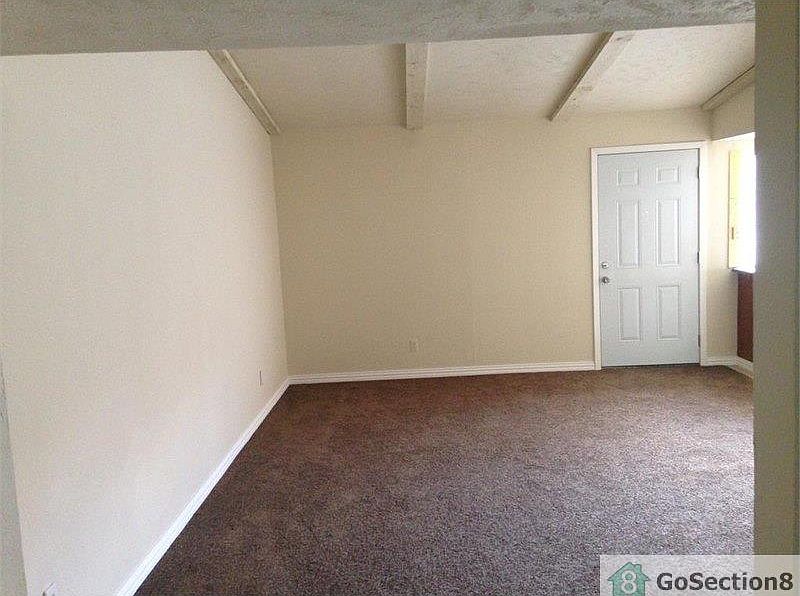 2nd image of 1521 Camelia Dr