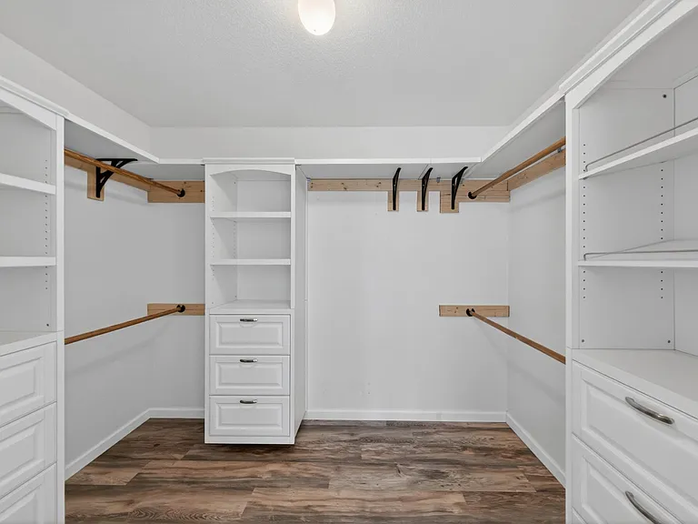 903 Tyra Ln — Photo 17
