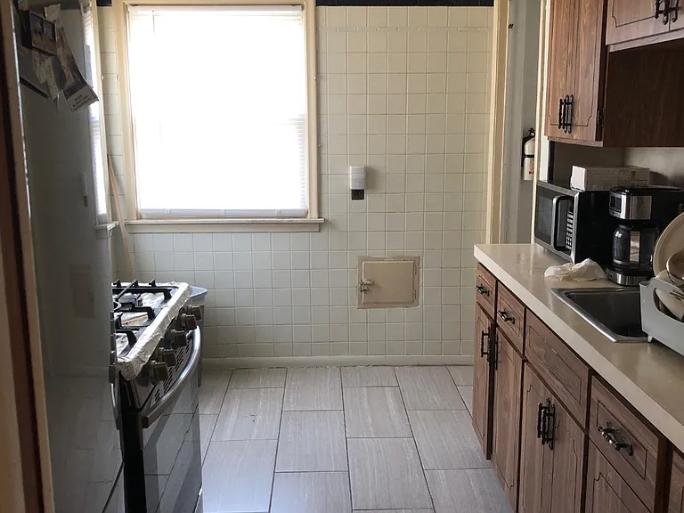 15306 Prospect St — Photo 3